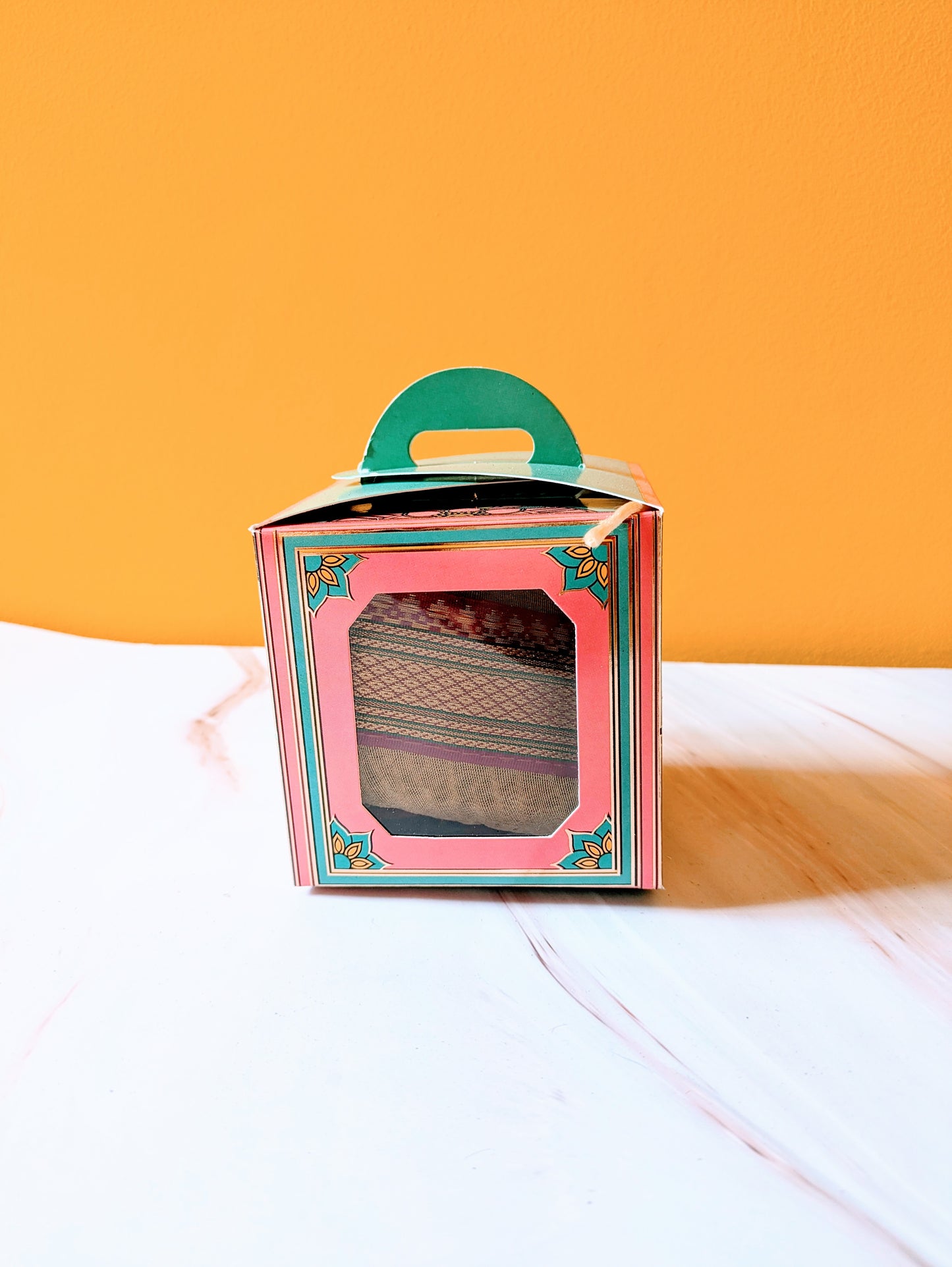 Single Gift Box — Traditional Motif